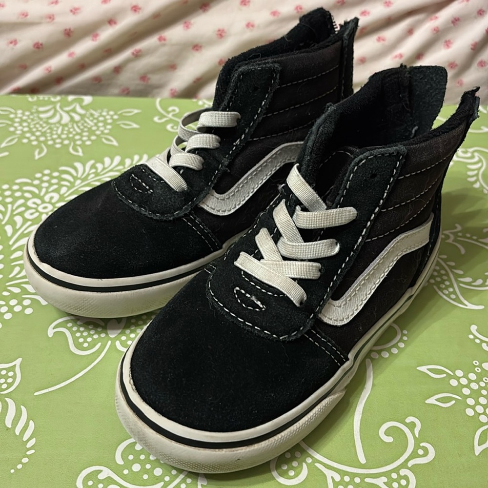 Kids Black Vans size 9 Toddler